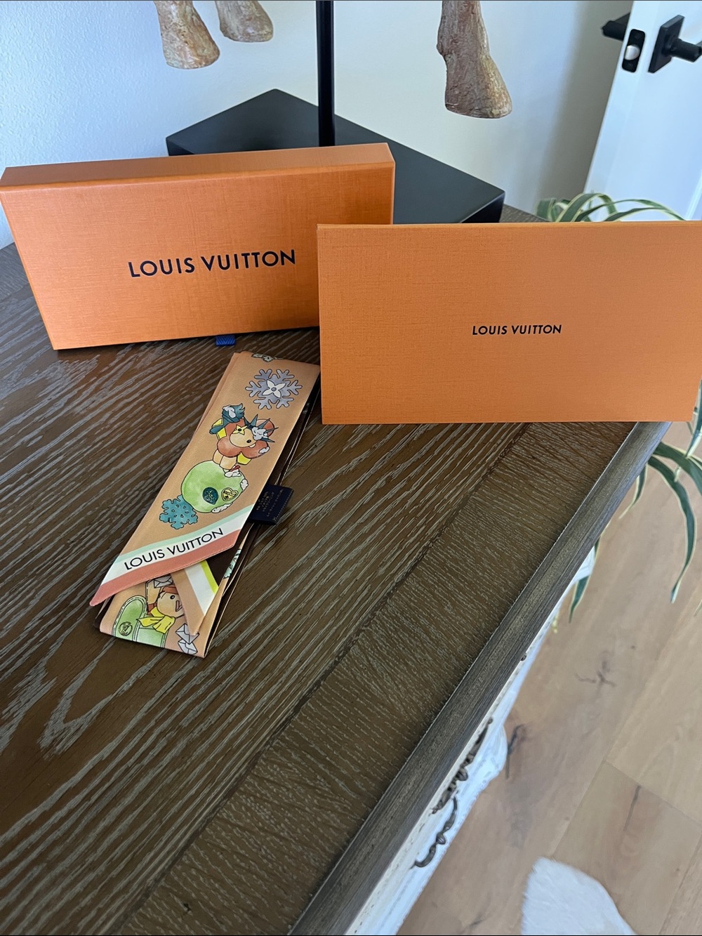 💕One Hour Sale💕Louis Vuitton Vivian New York Bandeau